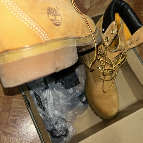 Almost New!! - Picture 3 of 4